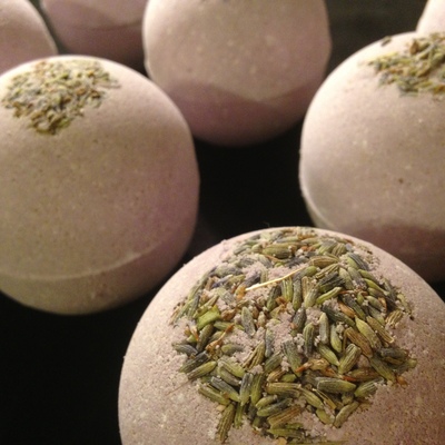 Lavender bud bath bomb