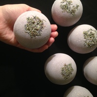 Lavender Bud Bath Bomb - Thumbnail 1