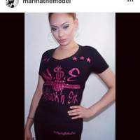 N$E No$lacknEnt. (Black&Hot PinkGlittER) V-Neck Business T-shirt. - Thumbnail 2