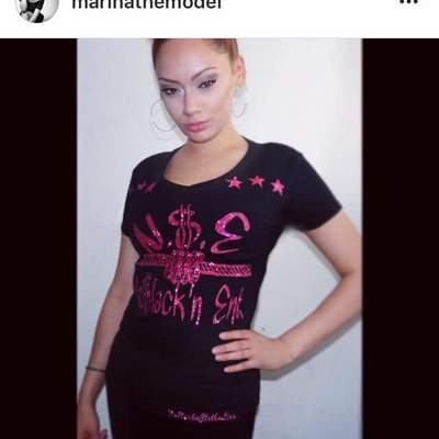 N$e no$lacknent. (black&hot pinkglitter) v-neck business t-shirt.