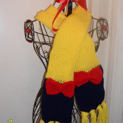 Snow white inspired scarf - Thumbnail 3