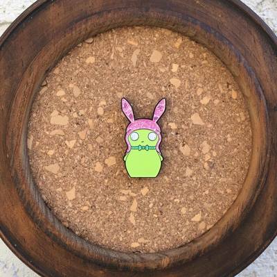 Loo-Eez-Eh Ko-Pee NO-LONGER-a-Mystery Variant Pin