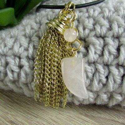 Gold tassel & rose quartz - Thumbnail 1