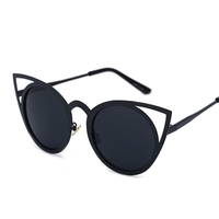 Black cat eye sunglasses - Thumbnail 2