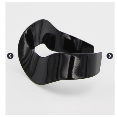 Twisted b (4 colors)