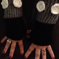 Steamboat Willie inspired fingerless gloves - Thumbnail 2
