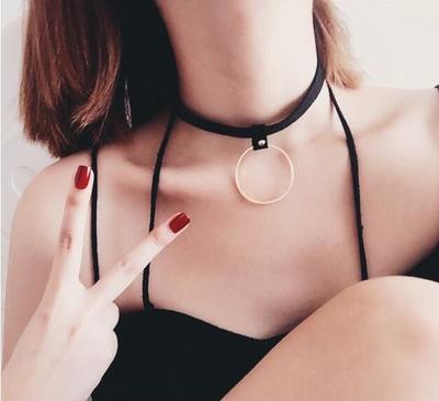 Chic Round Pendant Choker