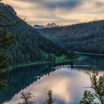 Sunrise on cliff lake