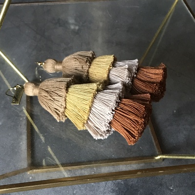 Tiers of tassels - Thumbnail 3