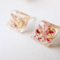Real Dried Flowers and Resin Diamond Stud Earrings in Pink and White with Gold Foil - Thumbnail 1