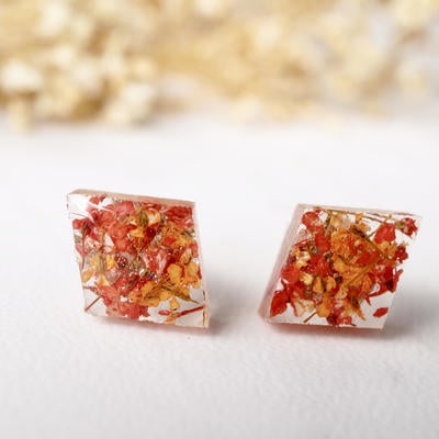 Real dried flowers and resin diamond stud earrings in red and orange