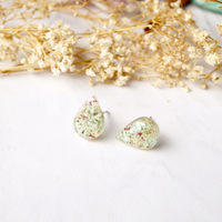Real Dried Flowers and Resin Teardrop Stud Earrings in Mint Magenta White - Thumbnail 5