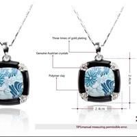 Porcelain Pattern Austrian Crystal Pendant Necklace - Thumbnail 3