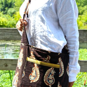 Silver Peacock Tag Along Crossbody - Thumbnail 1