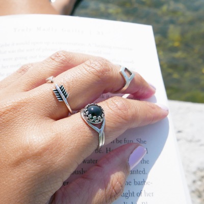 Mini round onyx ring 