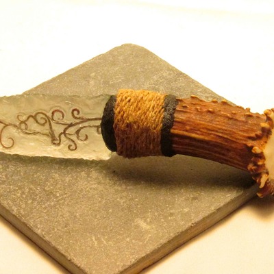 Brass flowers in clear on antler - Thumbnail 3