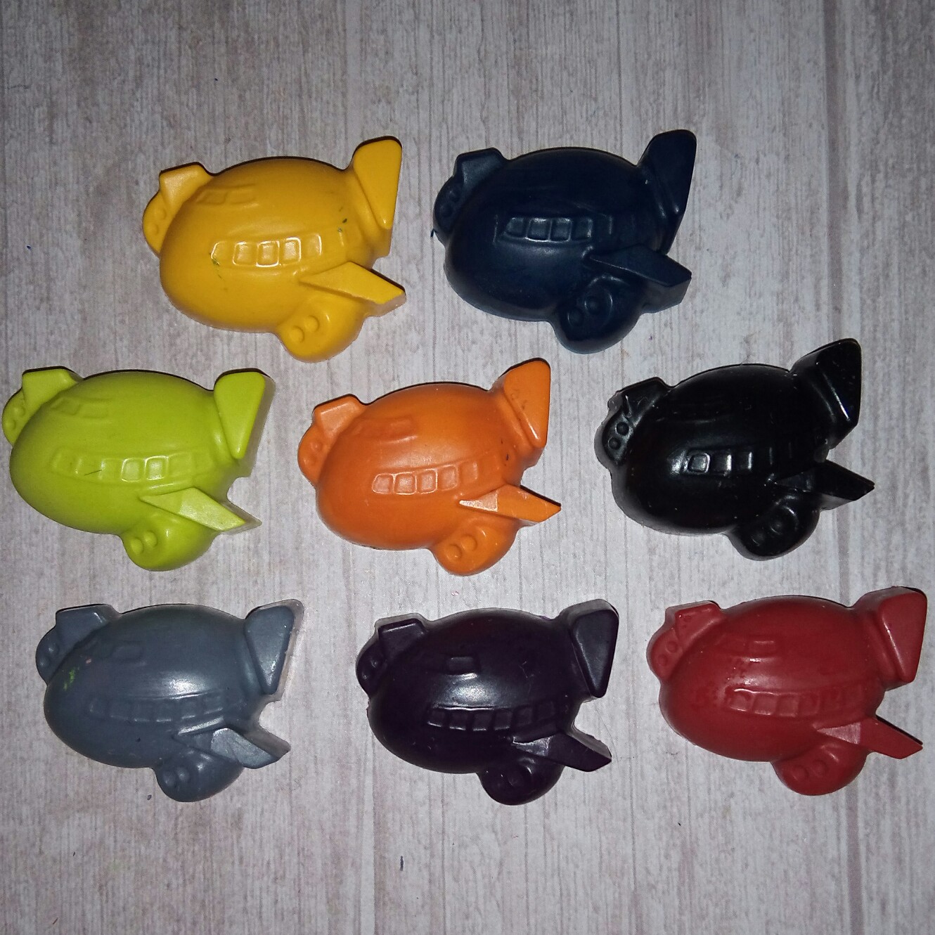 Image of 20 Airplane Crayons 