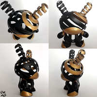 8" T.E.D. dunny black & gold edition - Thumbnail 2