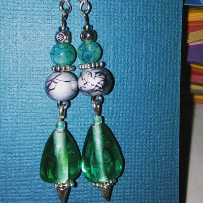 Green majestic spiked glass teardrops silver findings earrings