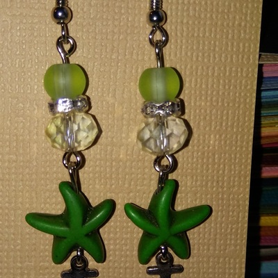 Green seastar crystal dangle earrings
