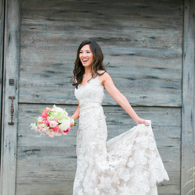 Elegant mermaid lace wedding dress,v-back lace wedding gown