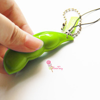 Edamame Infinite Popping Bean Squishy Pea Pod Keychain - Thumbnail 1
