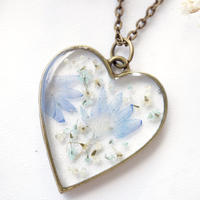 Real Dried Flowers in Resin, Heart Necklace in White Mint Periwinkle - Thumbnail 4