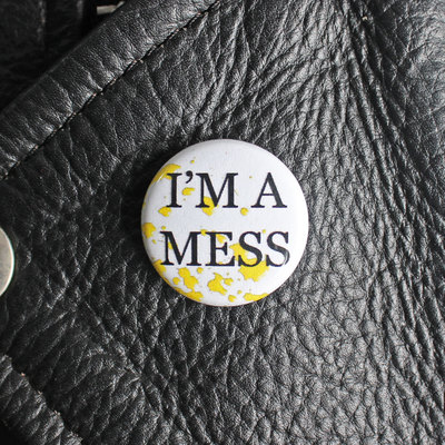 I'm a mess pin - 1" pinback button
