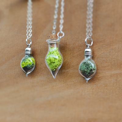Moss necklace, spring jewelry, glass terrarium necklace, miniature terrarium, botanical jewelry, moss jewelry, plant jewelry, live plant