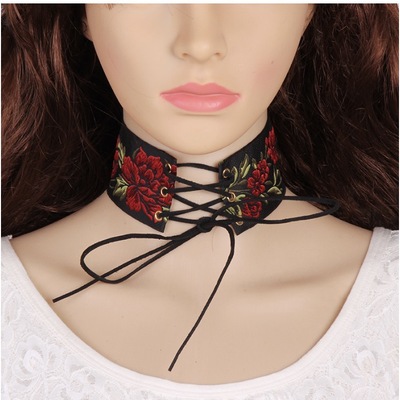 Flower laced choker - Thumbnail 3