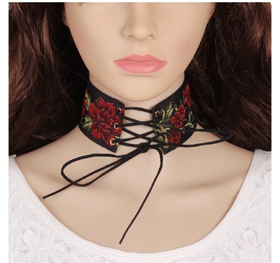 Flower laced choker
