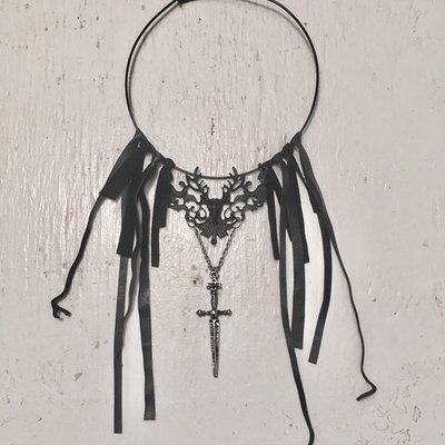 Deer hunter choker necklace