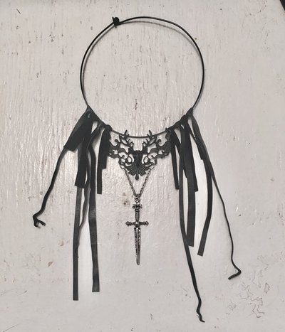 Deer hunter choker necklace