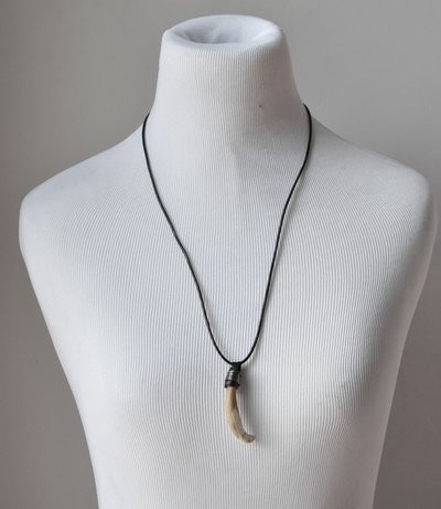 Unisex stained boar teeth necklace 20$ off