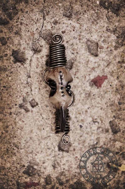 Raven chant skull dread bead