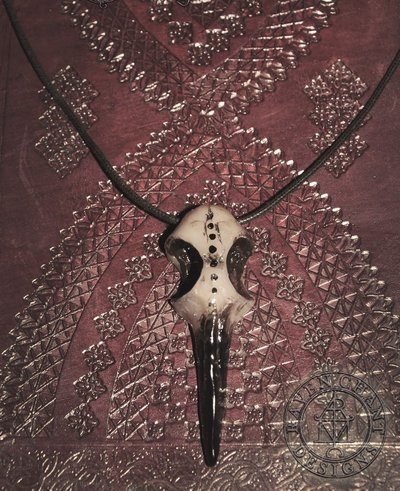 Unisex large raven skull necklace