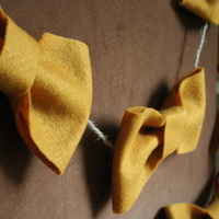 Mustard Felt Bow Garland - Thumbnail 2