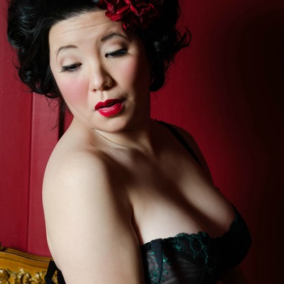 Hana li classic pin-up magnet
