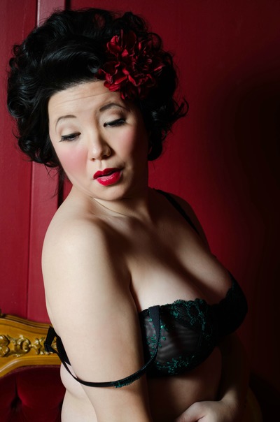 Hana Li classic pin-up magnet