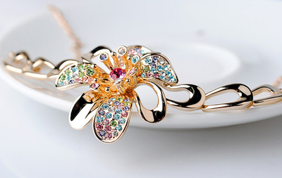 Multi Color Crystal Rhinestone Floral Petal  Handmade Pendant Necklace Premium Gemstone Necklace Gold Necklace for Women&Girls