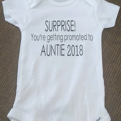 Pregnancy announcement onesies