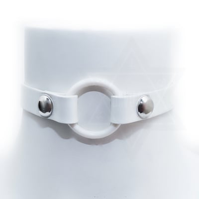 Pure black/white choker