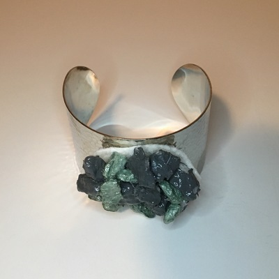 Rock slide on bracelet 