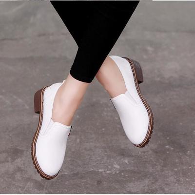 Casual women's shoes in black and white