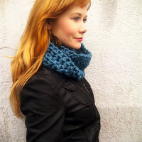 11/12 Crochet 101: Cozy Cowl Scarves - Thumbnail 1