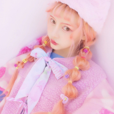 Harajuku air bang golden long wavy wigs