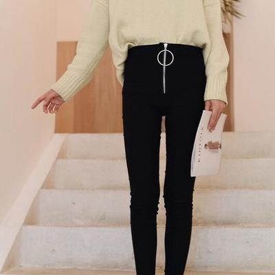 O zipper up tight pants