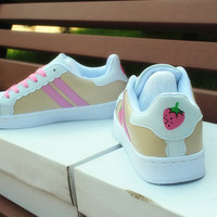 STRAWBERRY SNEAKERS - Thumbnail 2
