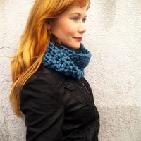 12/17 Crochet 101: Cozy Cowl Scarves - Thumbnail 1