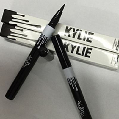 Kylie jenner black liquid eyeliner